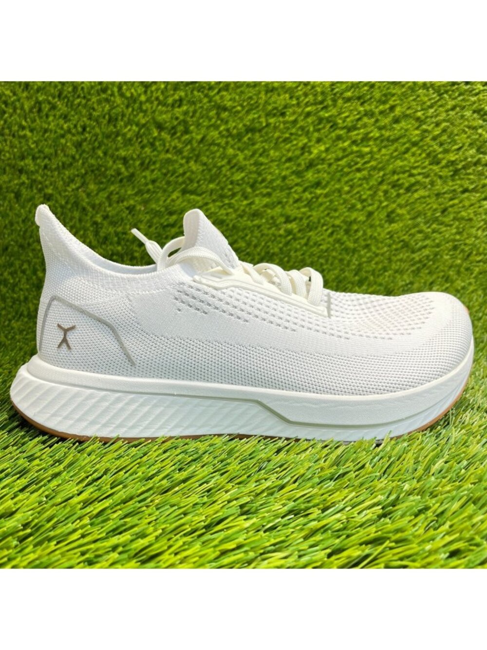 Flux Adapt Runner White Gum Womens Size 8.5 Mens Size 7 Running Athletic Shoes